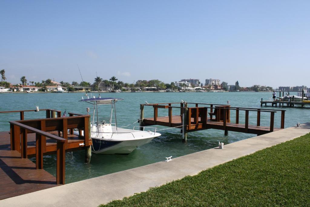 Westwinds Waterfront Resort St. Pete Beach Ruang foto
