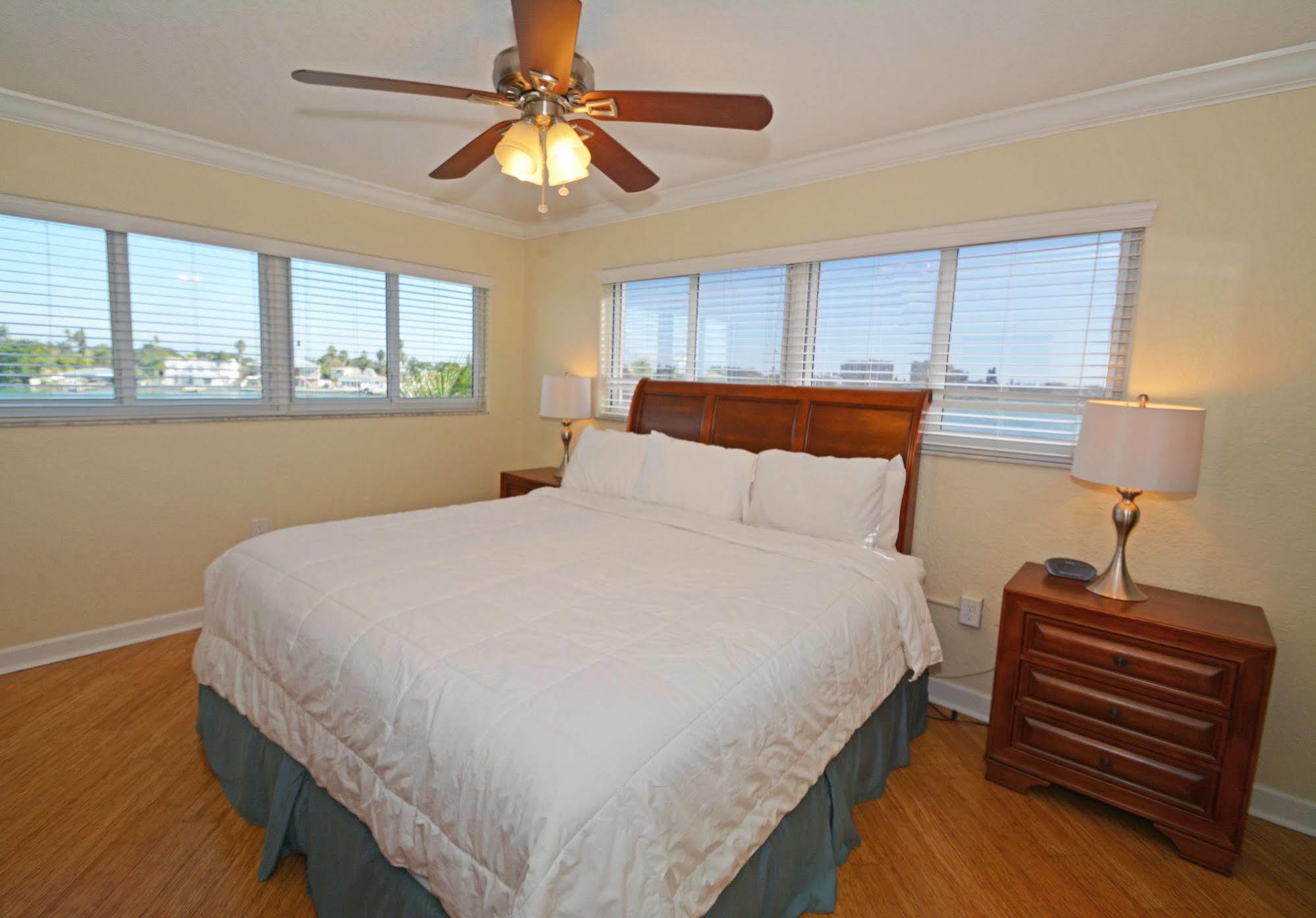 Westwinds Waterfront Resort St. Pete Beach Bagian luar foto