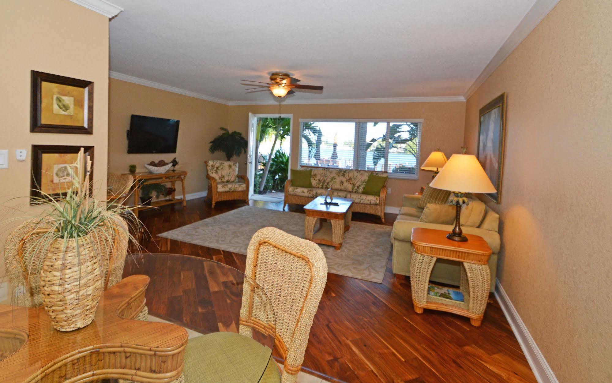 Westwinds Waterfront Resort St. Pete Beach Bagian luar foto